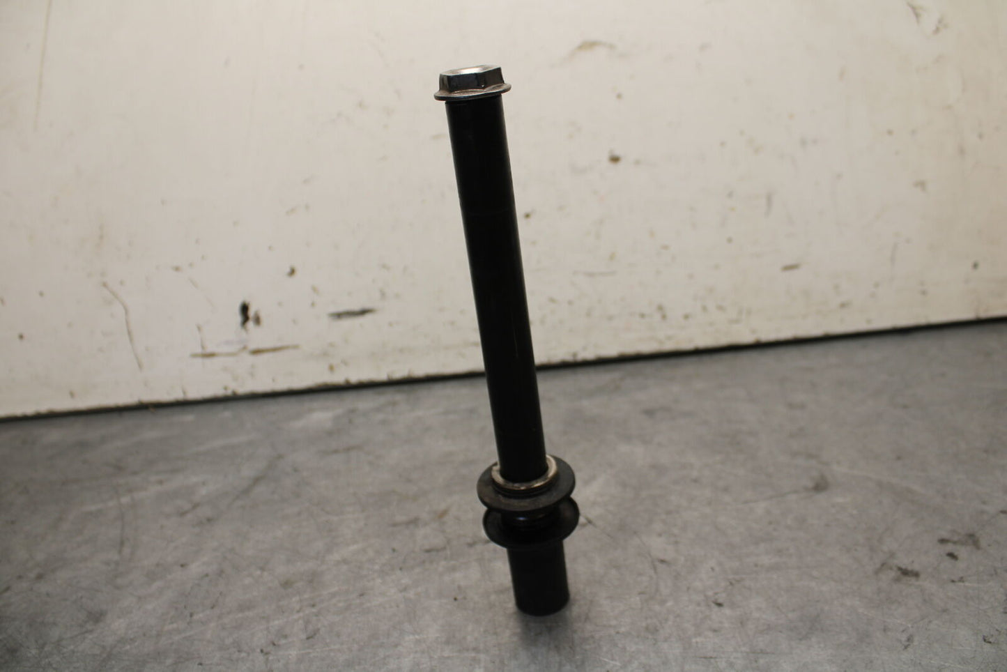 04-06 YAMAHA YZF R1 FRONT WHEEL RIM AXLE PIVOT BOLT 2C0-25181-00-00 BB659