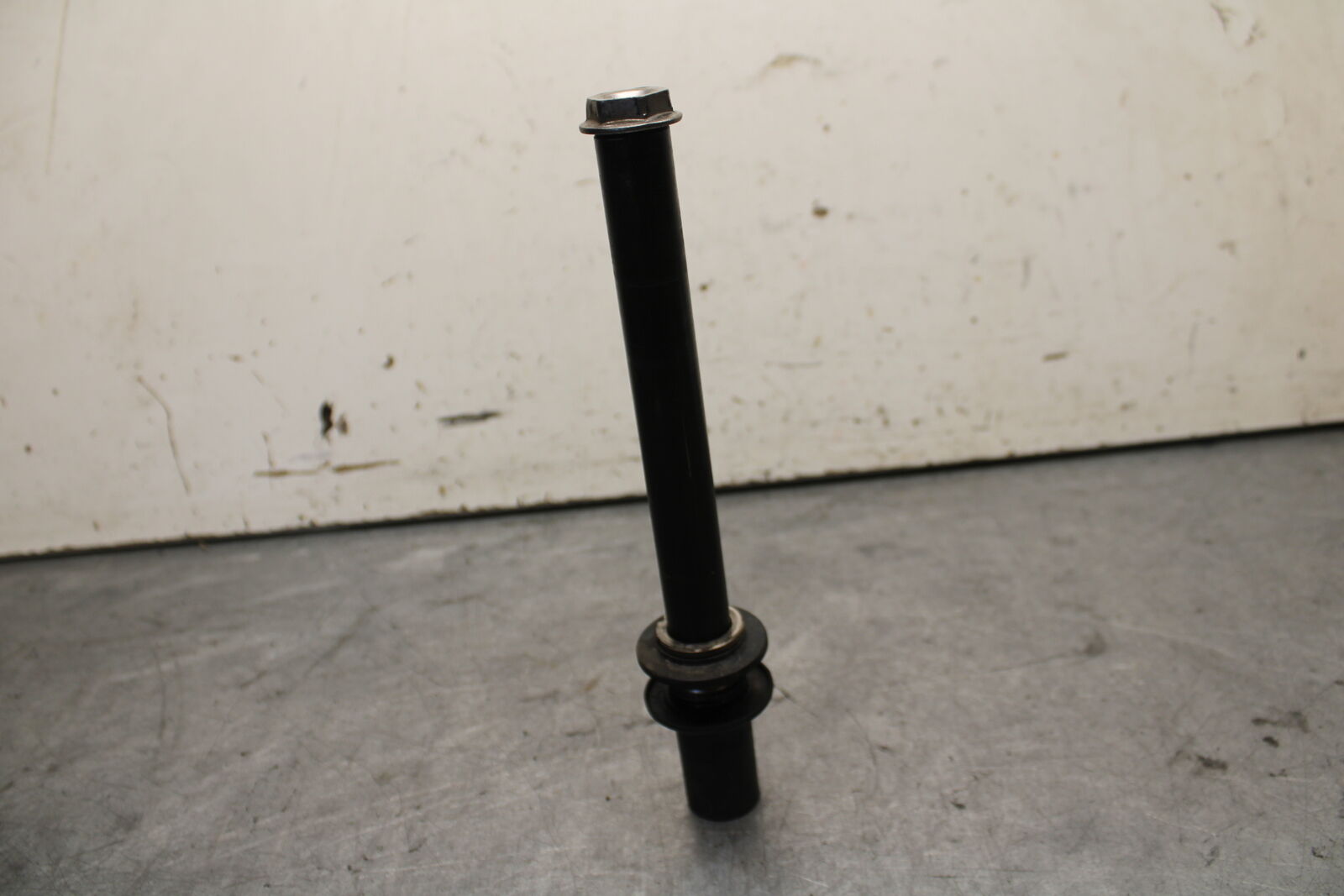 04-06 YAMAHA YZF R1 FRONT WHEEL RIM AXLE PIVOT BOLT 2C0-25181-00-00 BB659