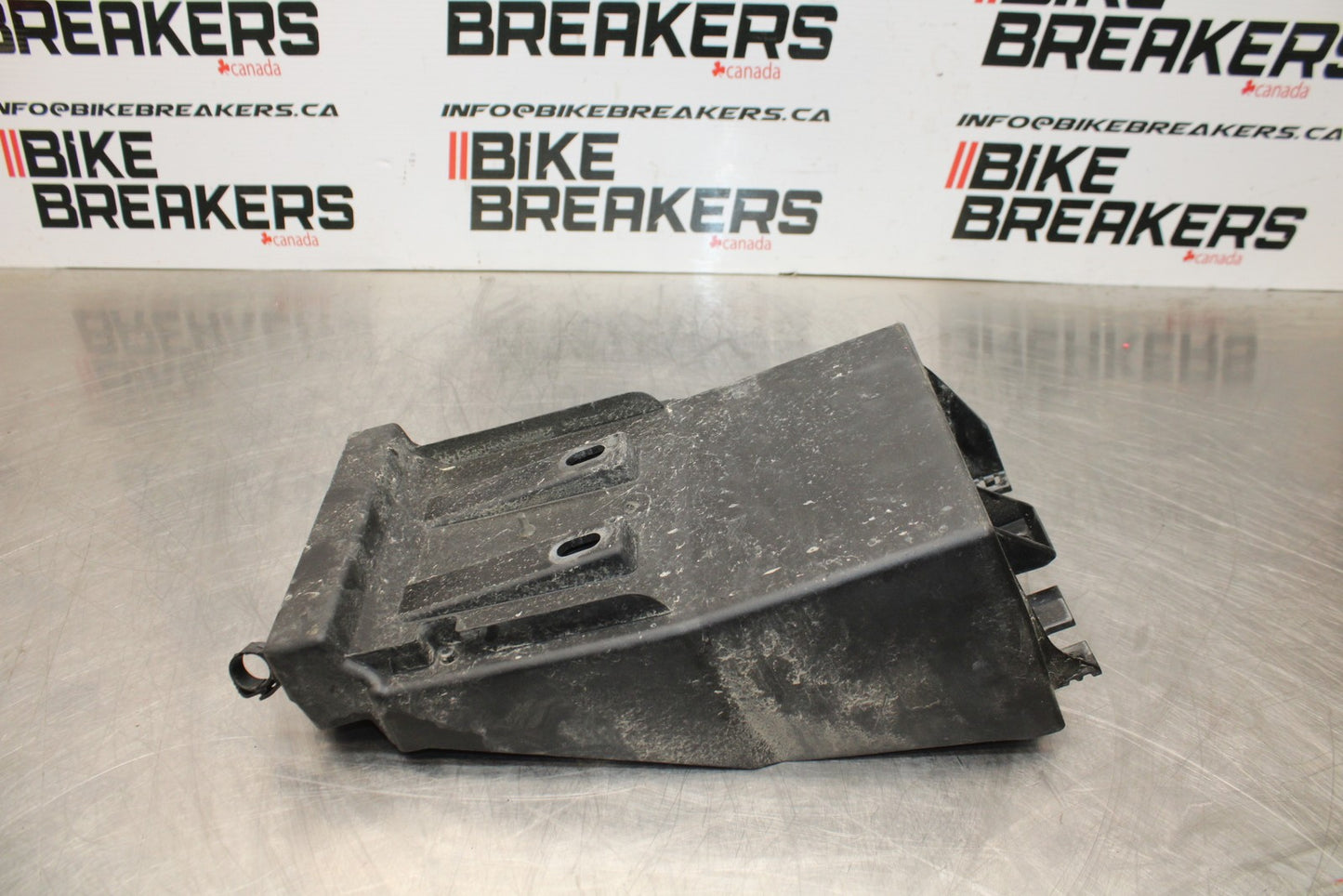 18-23 KAWASAKI NINJA 400 EX400 ABS REAR TAIL BATTERY TRAY PLASTIC BB177