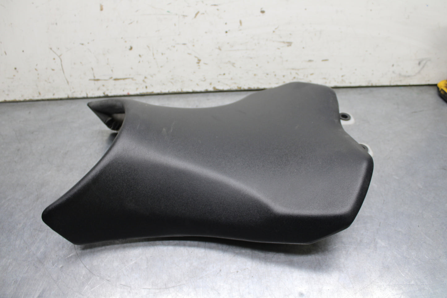 12-13 KAWASAKI Z1000 FRONT DRIVERS SEAT PAD SADDLE PILLION BB743