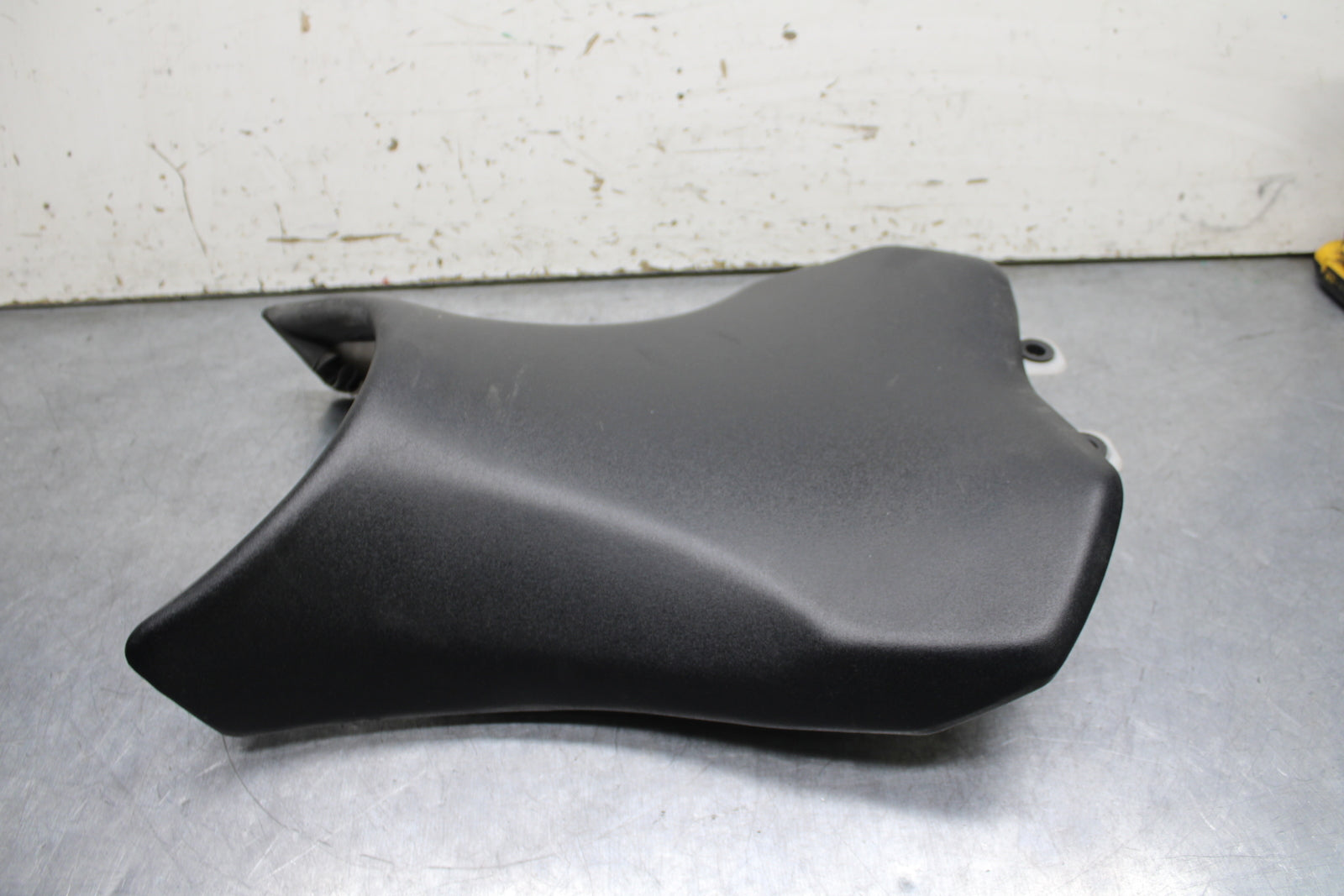 12-13 KAWASAKI Z1000 FRONT DRIVERS SEAT PAD SADDLE PILLION BB743