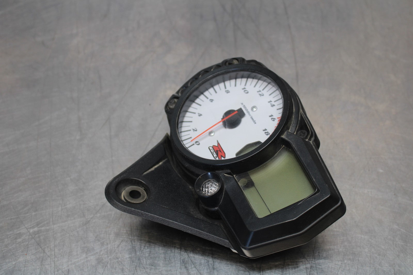 06-07 SUZUKI GSXR 600 SPEEDO TACH GAUGES CLUSTER SPEEDOMETER TACHOMETER BB170