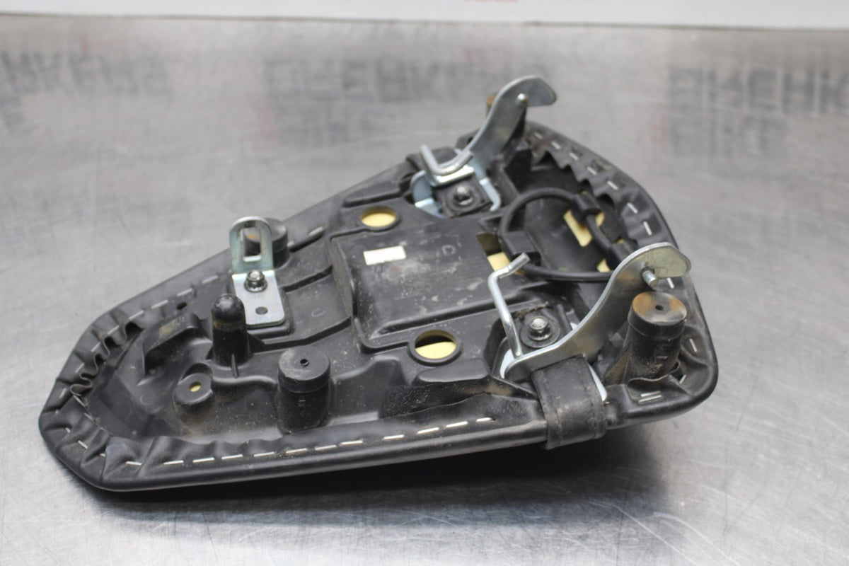 17-18 YAMAHA YZF R3 REAR BACK PASSENGER TANDEM SEAT PAD SADDLE PILLION BB813