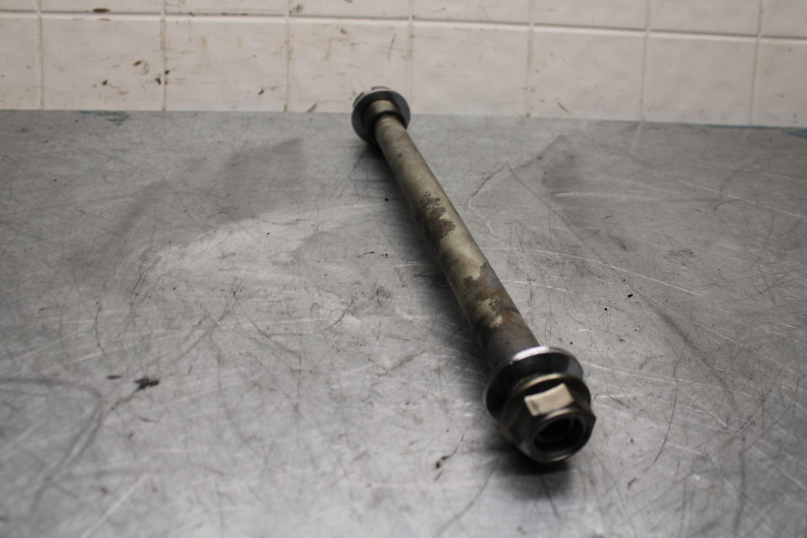 09-14 YAMAHA YZF R1 REAR BACK SWINGARM BOLT SUSPENSION PIVOT AXLE BB448