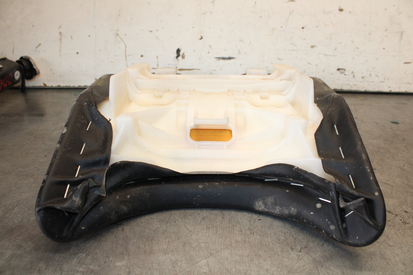 08-16 YAMAHA YZF R6 FRONT DRIVERS SEAT PAD SADDLE PILLION 13S-24710-00-00 BB665