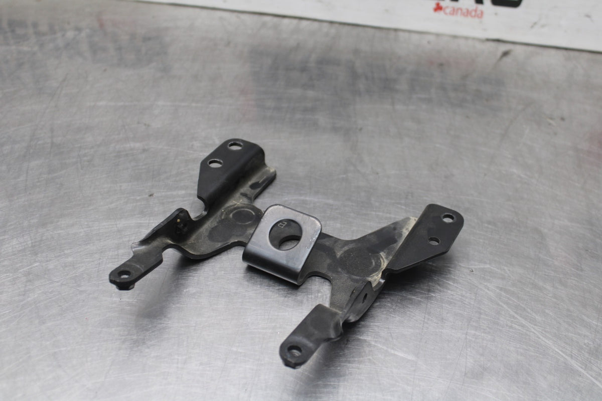 23-24 YAMAHA MT-07 FRONT SEAT MOUNTING BRACKET MOUNT BB927