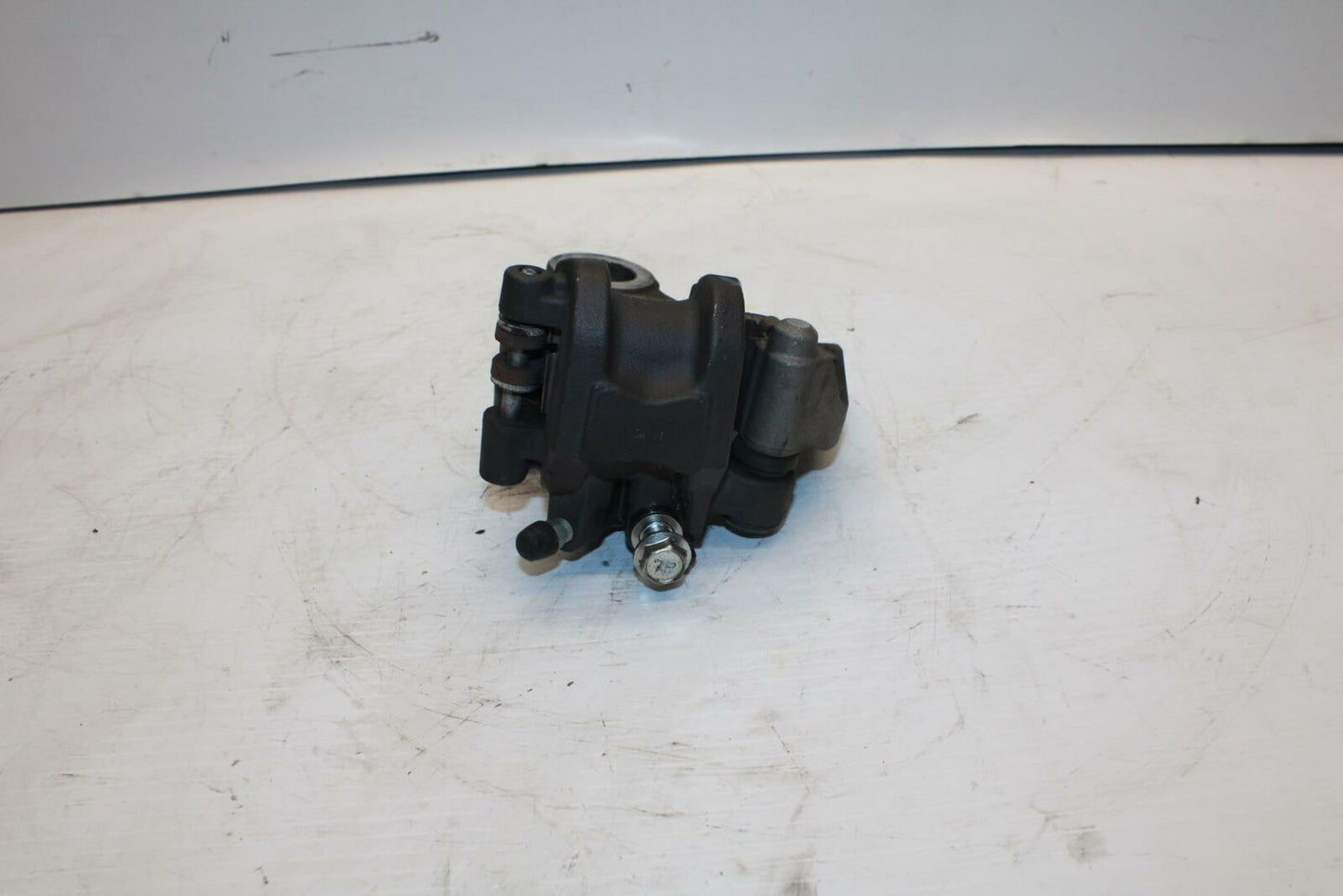 11-21 SUZUKI GSXR600 REAR  BRAKE CALIPER W MOUNT BRACKET 69100-47H10-999 BB260