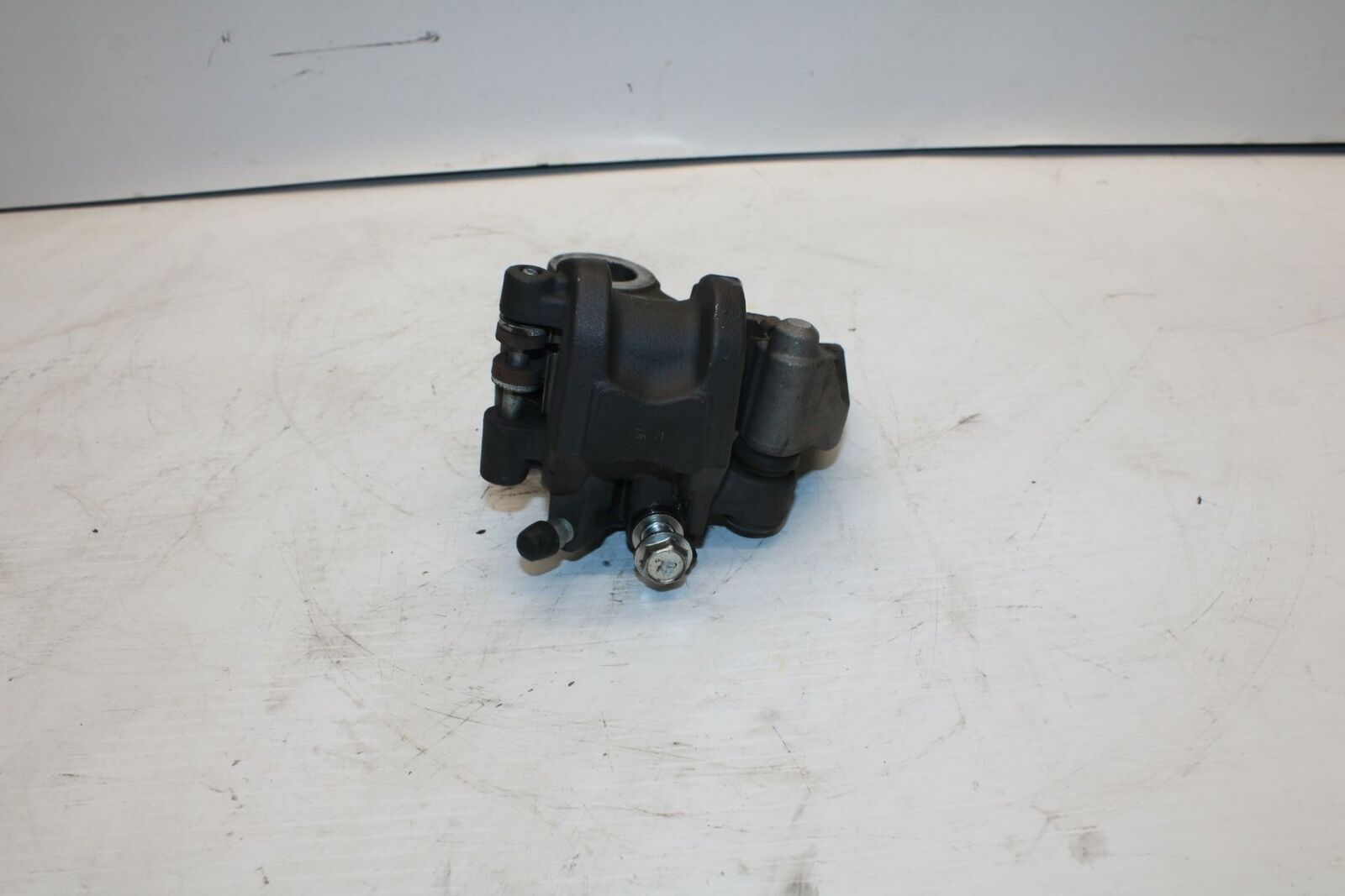 11-21 SUZUKI GSXR600 REAR  BRAKE CALIPER W MOUNT BRACKET 69100-47H10-999 BB260