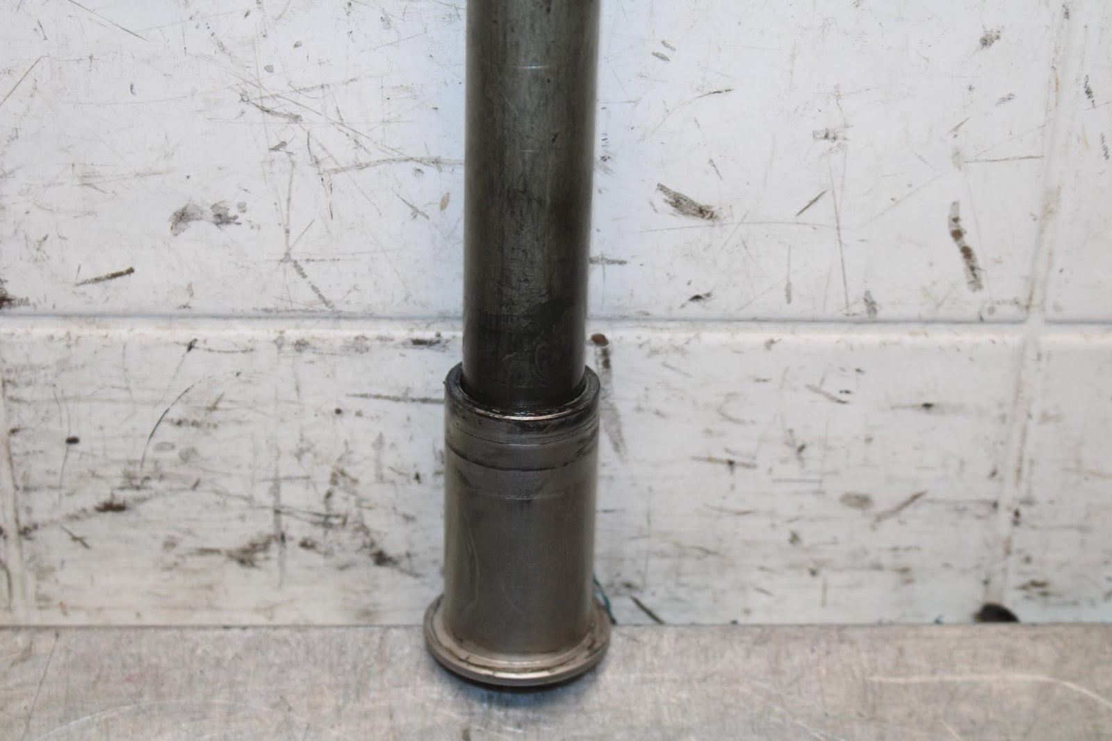 2001 Suzuki GSXR750 FRONT WHEEL RIM AXLE BOLT 54711-35F00 54711-35F10  BB553