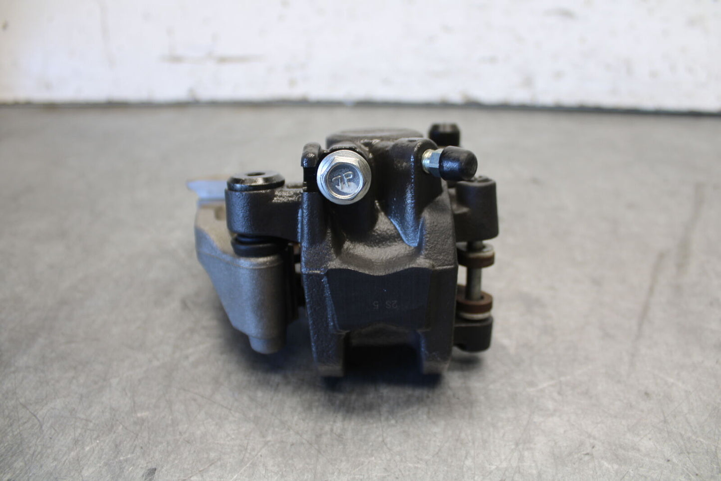 11-24 SUZUKI GSXR750 REAR BACK BRAKE CALIPER W MOUNT BRACKET BB687