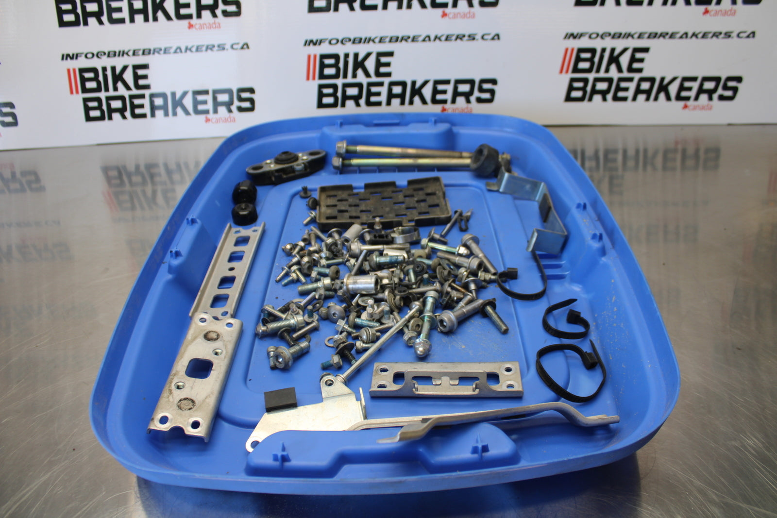 11 SUZUKI GSXR1000 MOUNTING BOLTS HARDWARE MOTOR SCREWS BB142