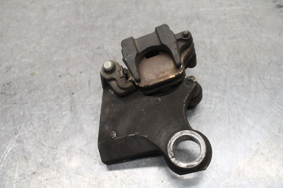 06 YAMAHA YZF R6 REAR BACK BRAKE CALIPER W MOUNT BRACKET BB716
