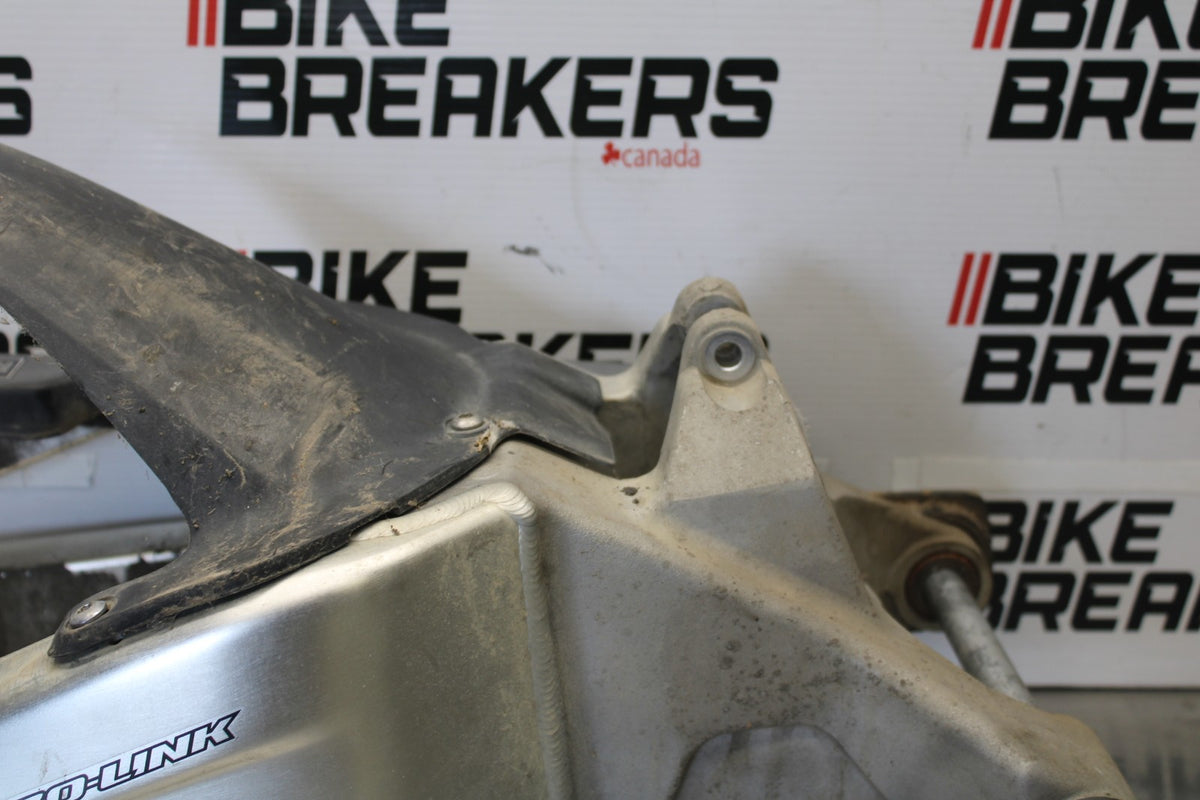 05-06 HONDA CBR600RR REAR SWINGARM BACK SUSPENSION SWING ARM BB893