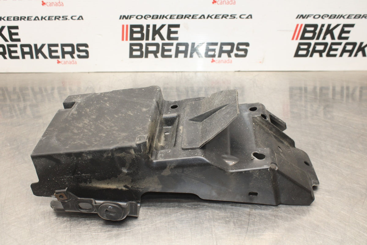24-25 SUZUKI GSXR1000 REAR BACK TAIL UNDERTAIL BATTERY TRAY PLASTIC BB767