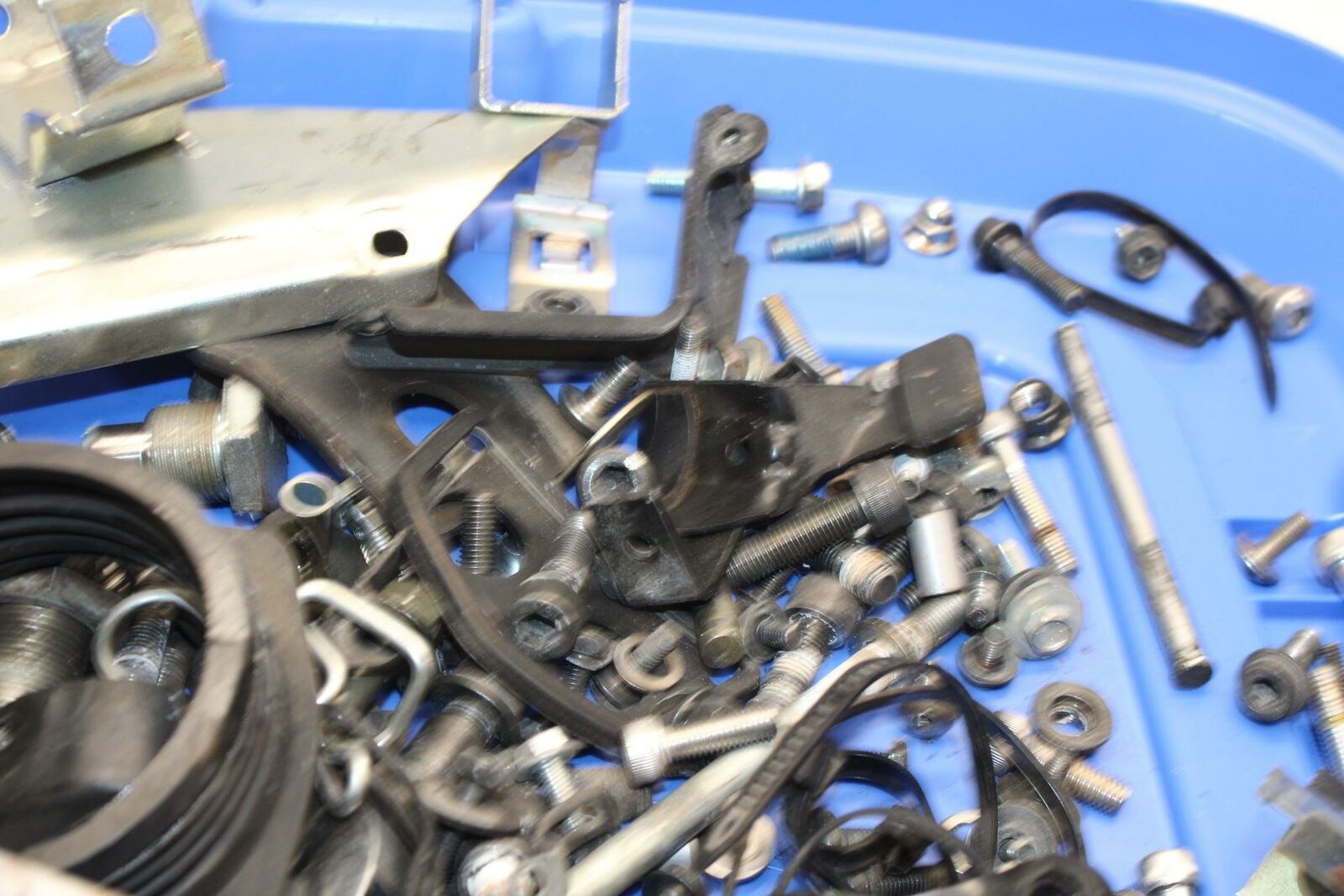 05-09 SUZUKI BOULEVARD C90 BOLTS HARDWARE MOTOR SCREWS BB357