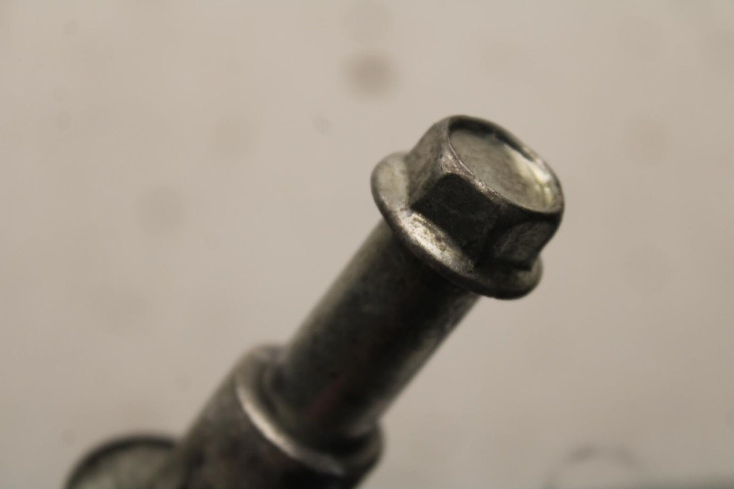 04-09 SUZUKI GS 500 FH GS500F FRONT WHEEL RIM AXLE PIVOT BOLT BB97