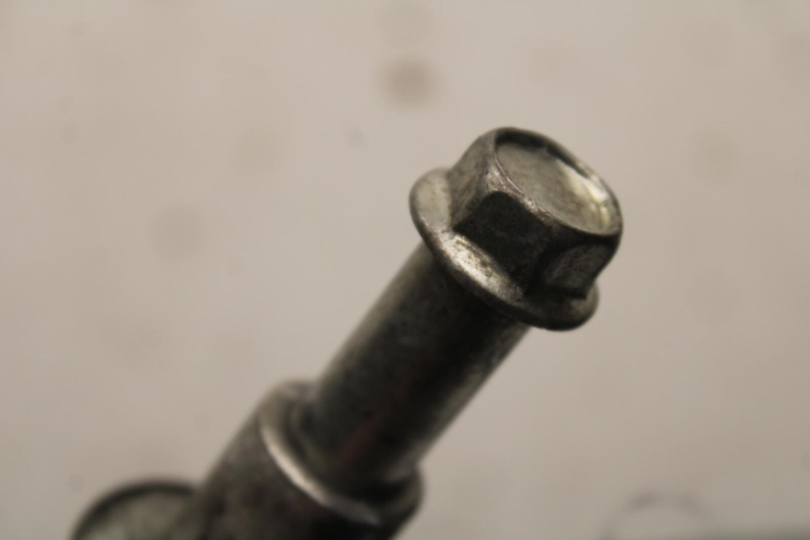 04-09 SUZUKI GS 500 FH GS500F FRONT WHEEL RIM AXLE PIVOT BOLT BB97