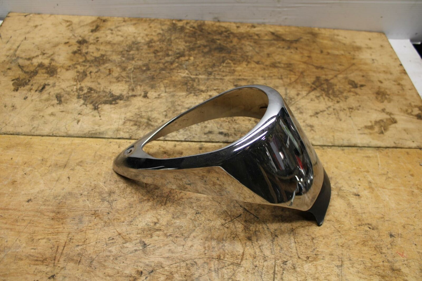 05-08 KAWASAKI VULCAN 1500 VN1500N CLASSIC HEADLIGHT HEAD LIGHT LAMP TRIM BB343 