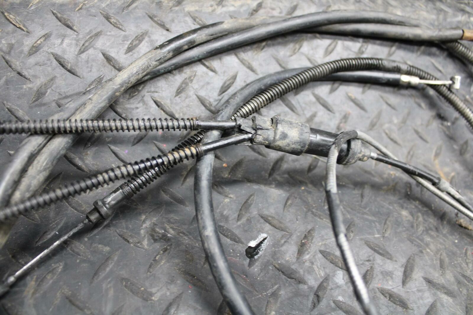 2004 Yamaha Banshee 350 YFZ350 CLUTCH THROTTLE BRAKE CABLE LINE BB232