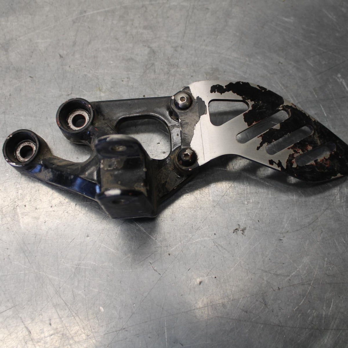 08-10 SUZUKI GSXR 600  LEFT REARSET  DRIVER FOOT PEG BRACKET MOUNT BB101 #B