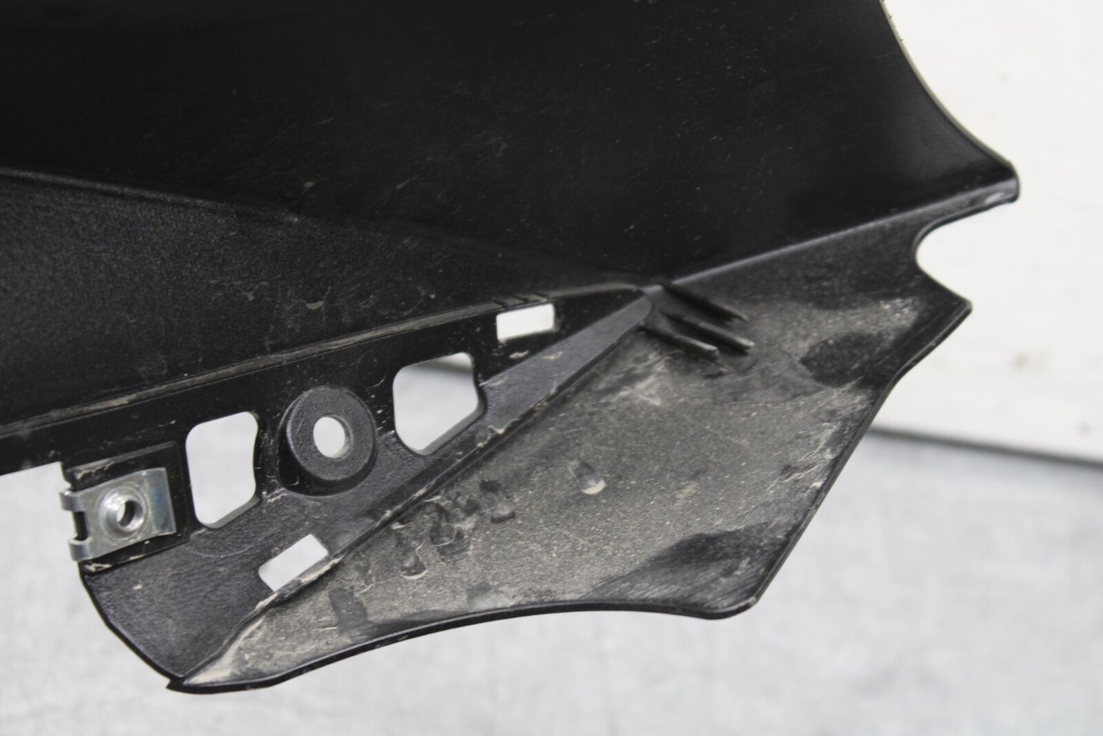 11-23 SUZUKI GSXR 750 RIGHT FRONT UPPER NOSE FAIRING COWL SHROUD BB630
