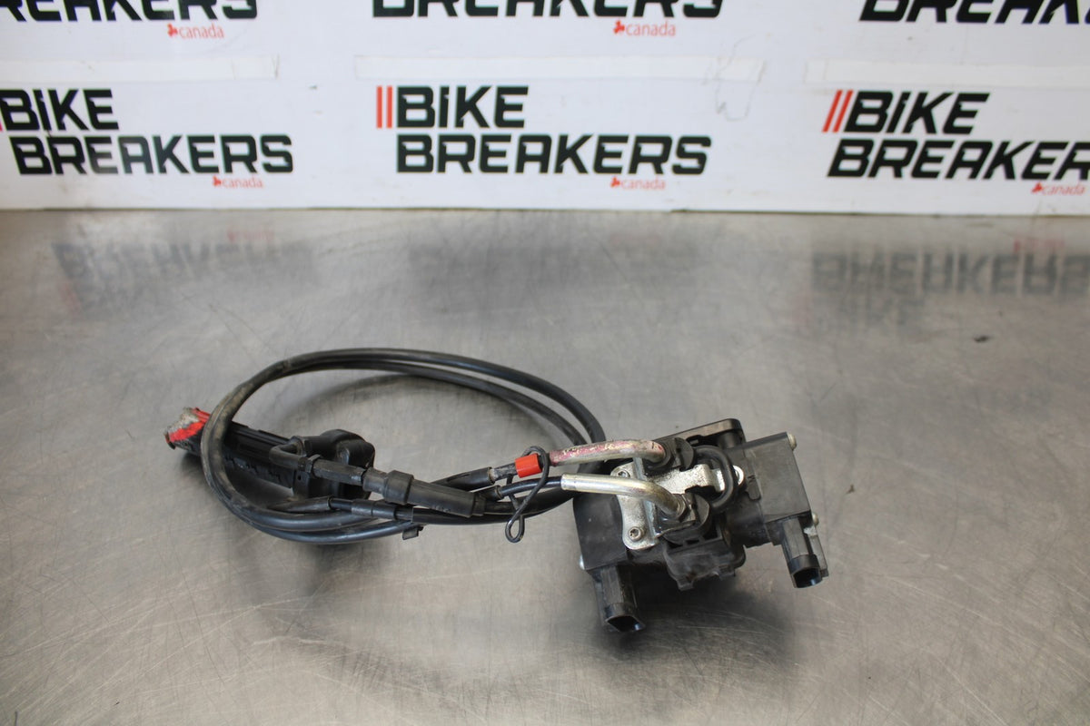 16 APRILIA TUONO V4 1100 RIGHT THROTTLE GRIP THROTTLE CABLES/ ACCELERATOR BB905