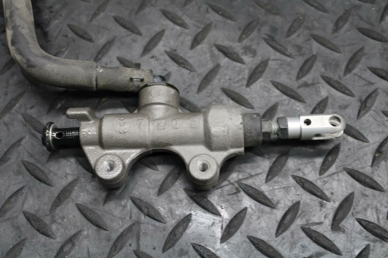 09-14 YAMAHA YZF R1 REAR BACK BRAKE MASTER CYLINDER W RESERVOIR BB196