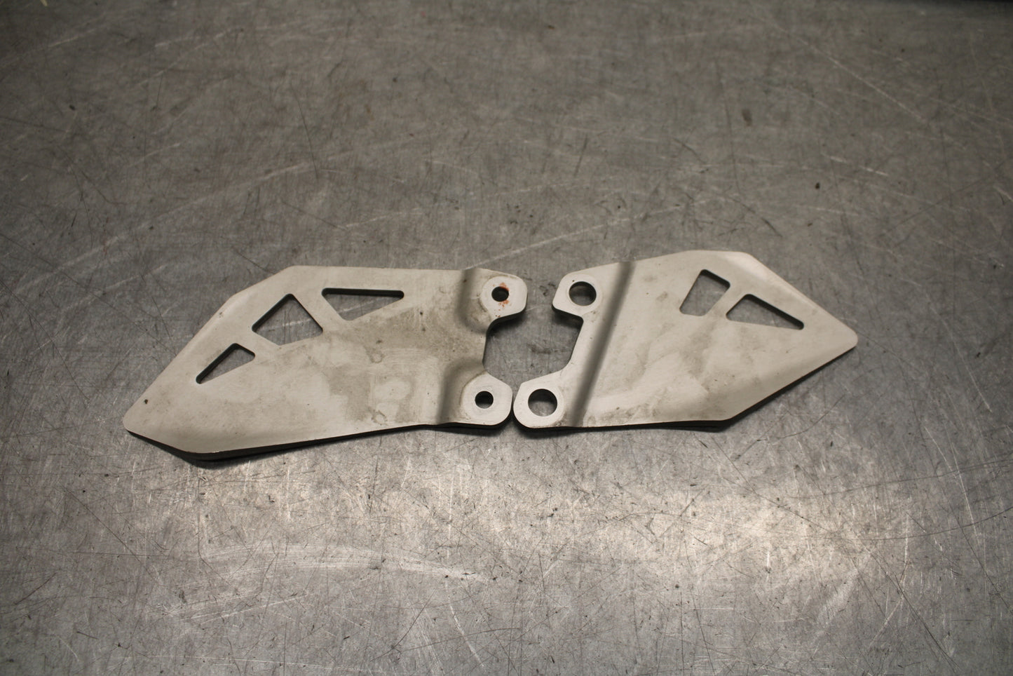 16 KAWASAKI NINJA ZX10R RIGHT LEFT PAIR HEEL GUARD COVER  BB650