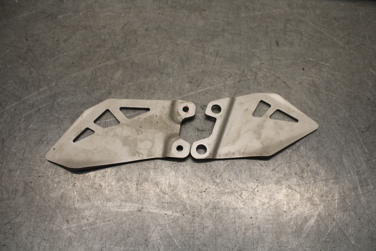 16 KAWASAKI NINJA ZX10R RIGHT LEFT PAIR HEEL GUARD COVER  BB650