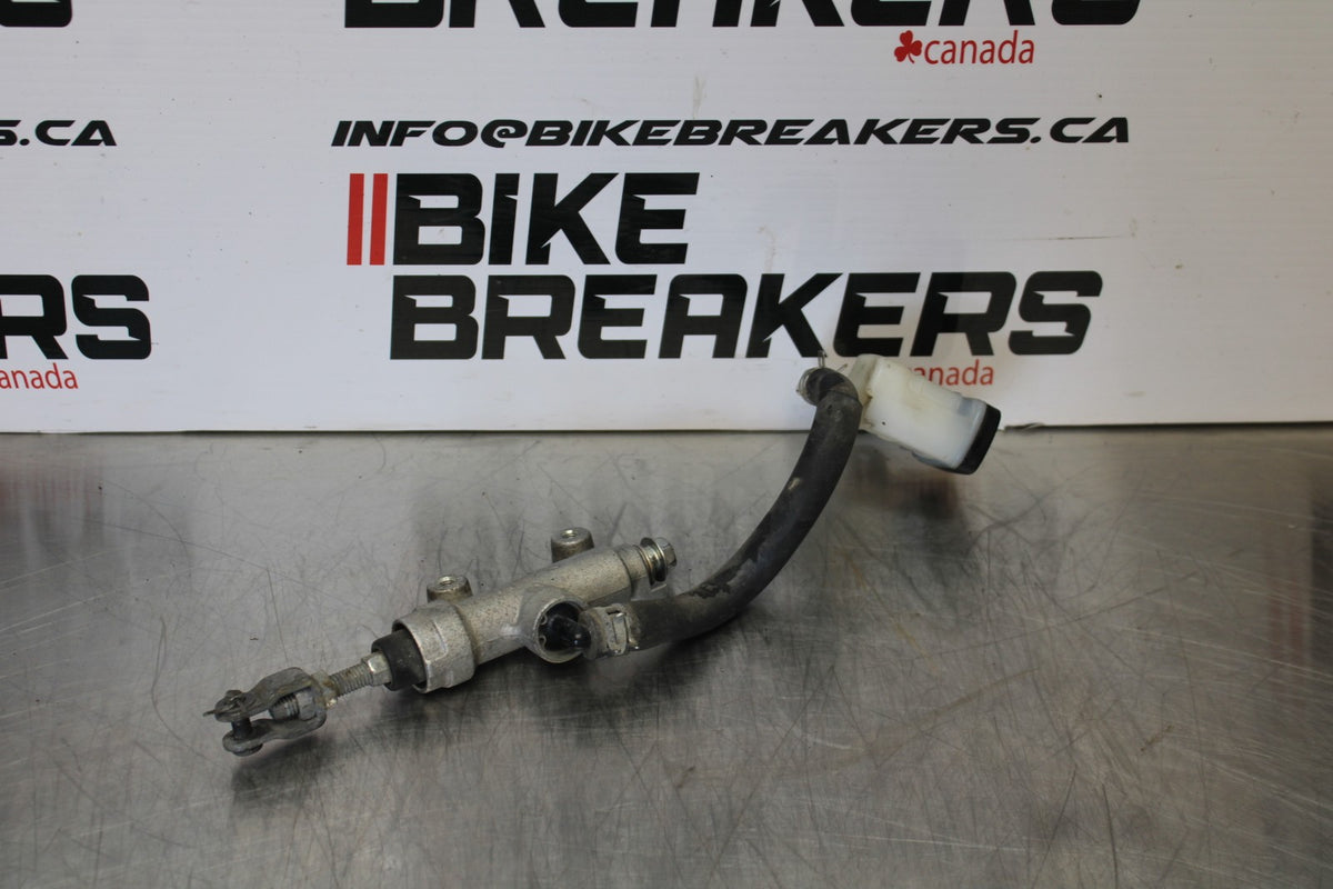 06-07 SUZUKI GSXR 600 REAR BACK BRAKE MASTER CYLINDER W RESERVOIR BB170