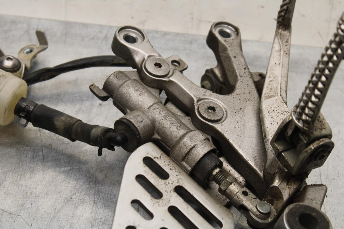 2007 Yamaha YZF R6 RIGHT REARSET REAR SET DRIVER FOOT PEG REST STOP BB590