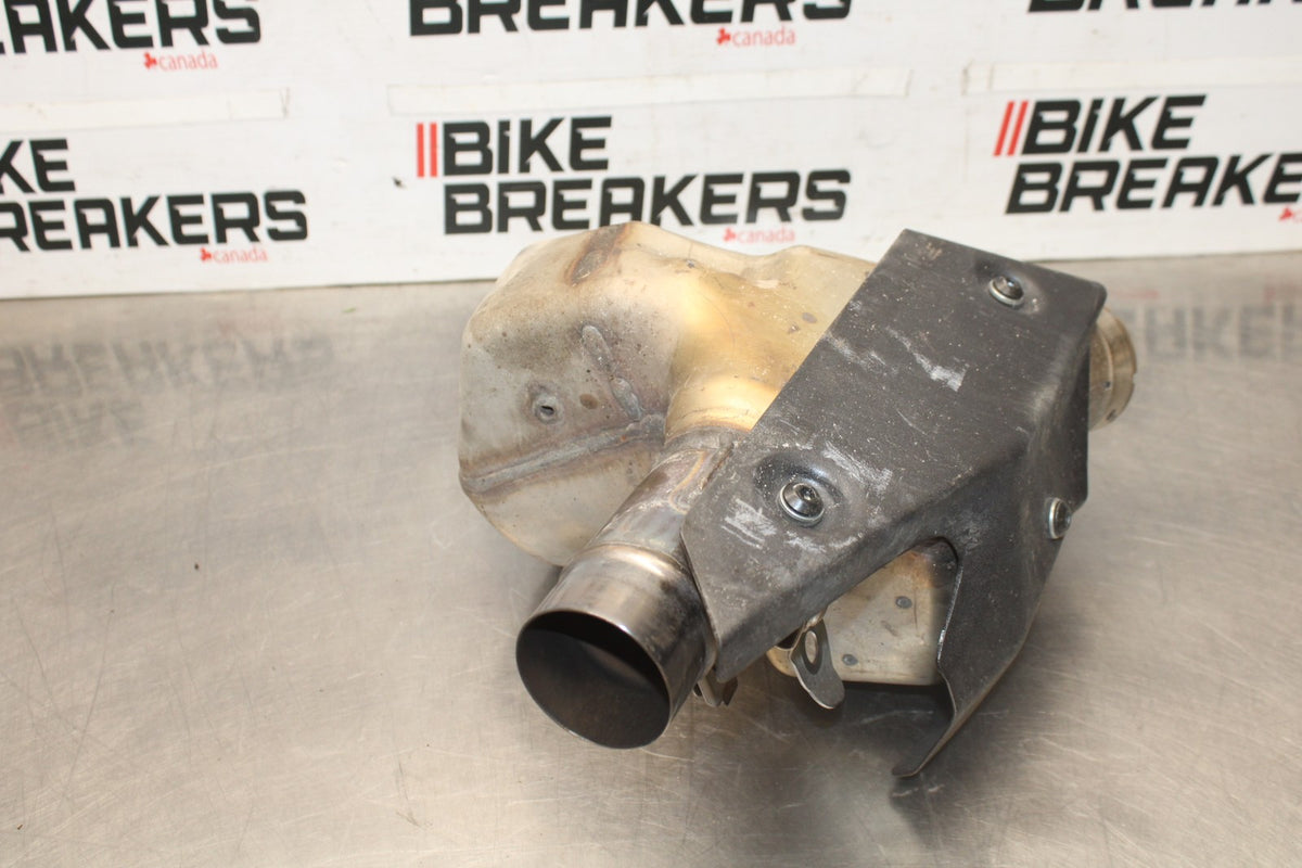 24-25 KAWASAKI NINJA ZX6R EXHAUST MIDPIPE MID CAT MIDDLE PIPE BB939