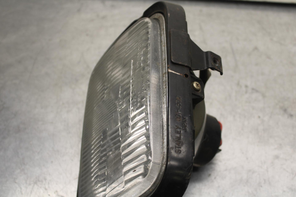 84-86 KAWASAKI GPZ900 FRONT HEADLIGHT HEAD LIGHT LAMP BB84