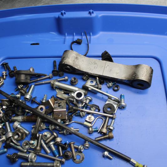 11-22 SUZUKI GSXR 600 LEFTOVER MOUNTING BOLTS HARDWARE MOTOR SCREWS BB485