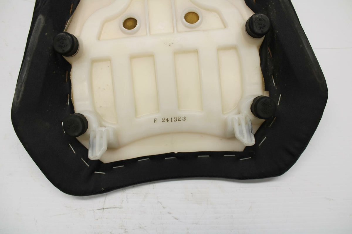 11-19 SUZUKI GSXR600 FRONT DRIVERS SEAT  SADDLE PILLION 45100-14J10-DW2 BB 241