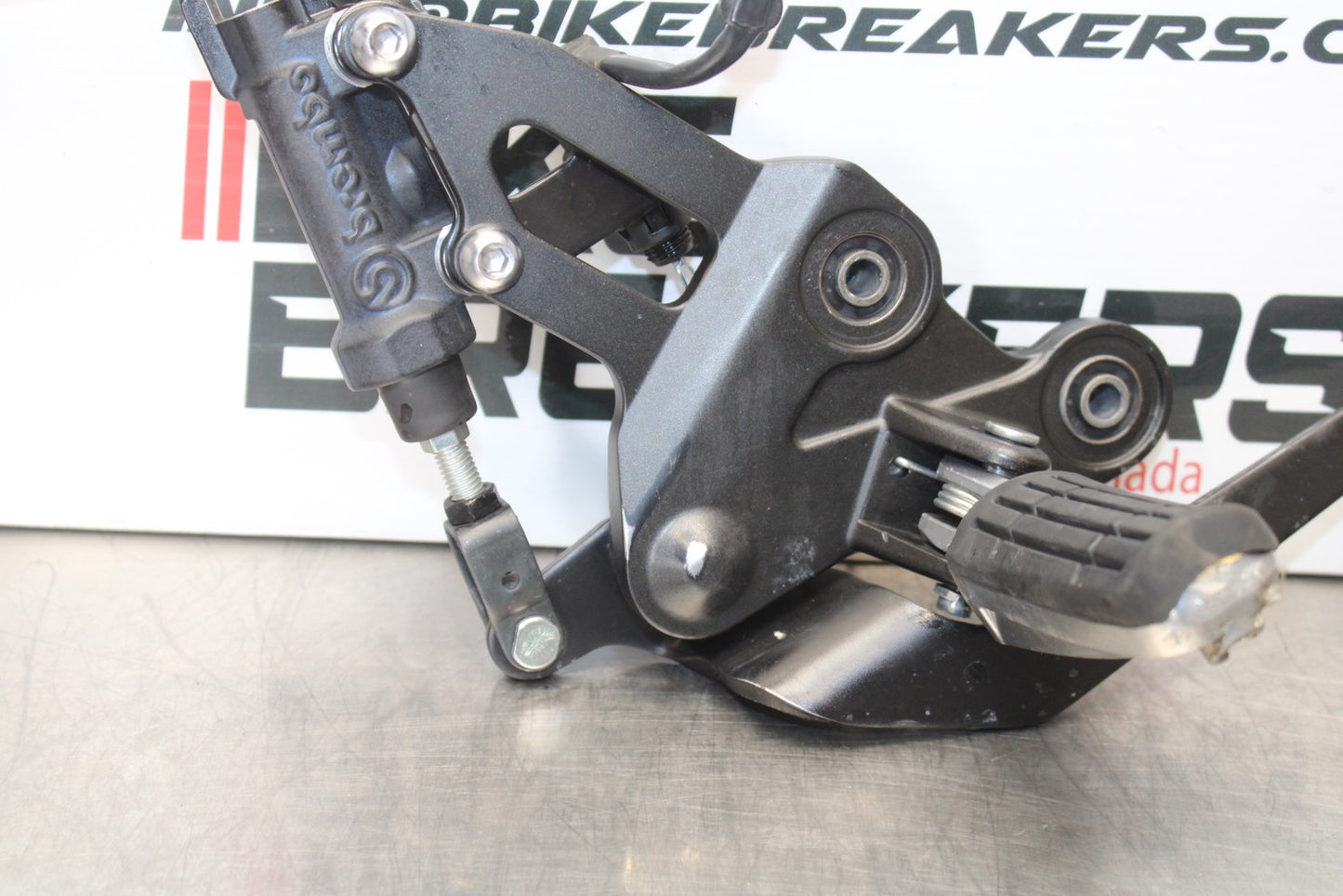 23-24 YAMAHA MT-07 RIGHT REARSET REAR SET DRIVER FOOT PEG REST STOP BB194