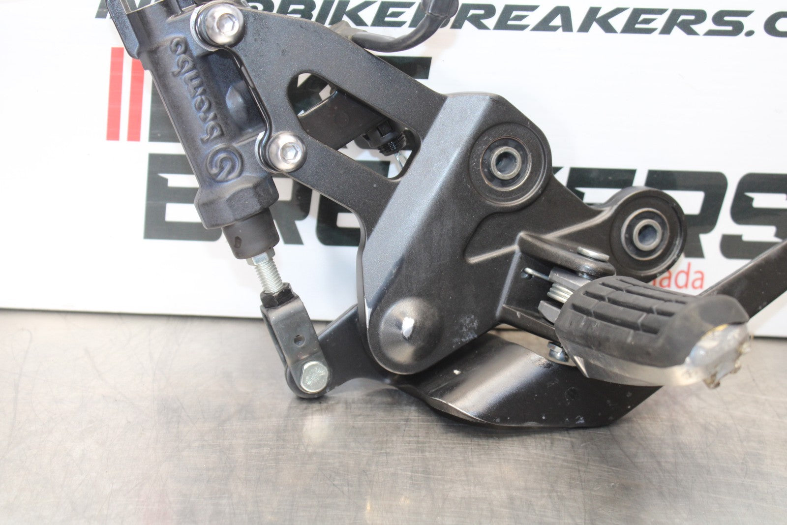 23-24 YAMAHA MT-07 RIGHT REARSET REAR SET DRIVER FOOT PEG REST STOP BB194