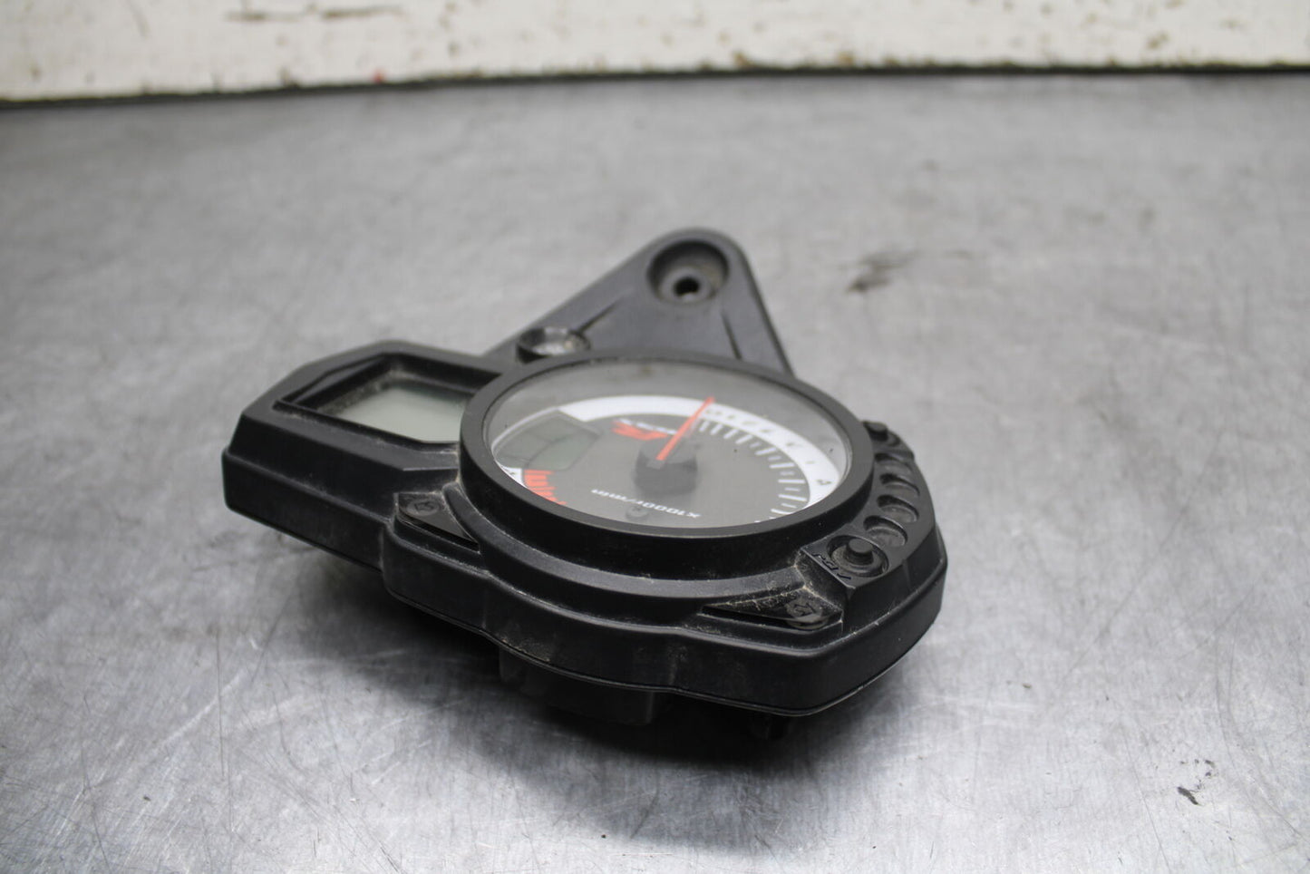 08-09 SUZUKI GSXR600 SPEEDO TACH GAUGES CLUSTER SPEEDOMETER TACHOMETER BB728
