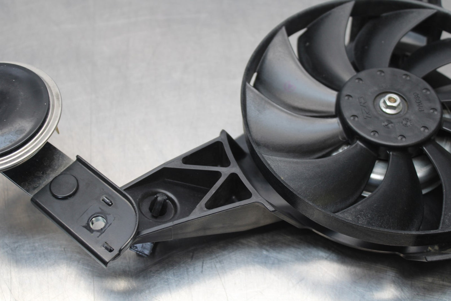 23-24 YAMAHA MT-07 ENGINE RADIATOR COOLING FAN BB194