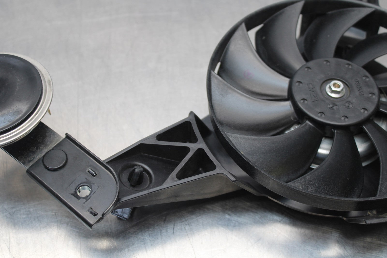 23-24 YAMAHA MT-07 ENGINE RADIATOR COOLING FAN BB194