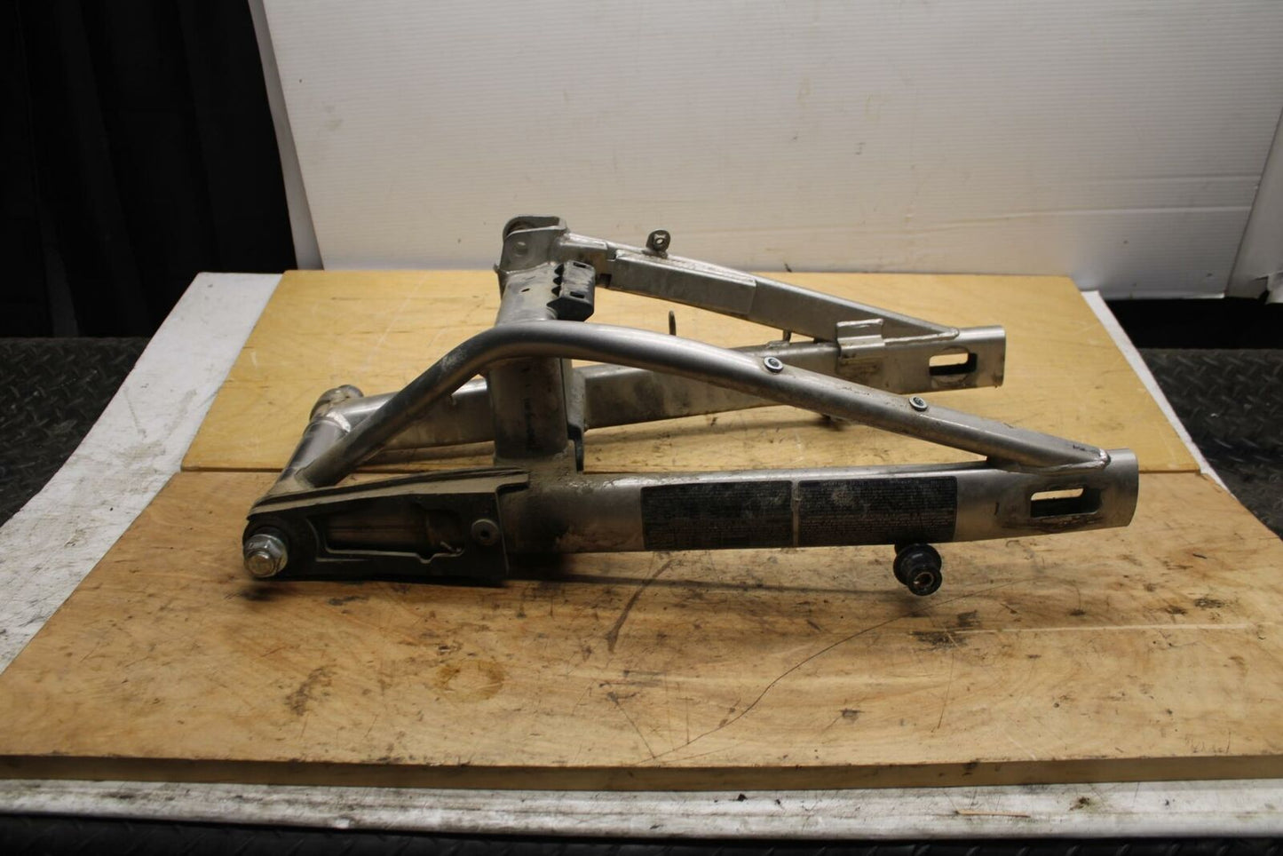 09-10 KAWASAKI ER-6N REAR SWINGARM BACK SUSPENSION SWING ARM BB325