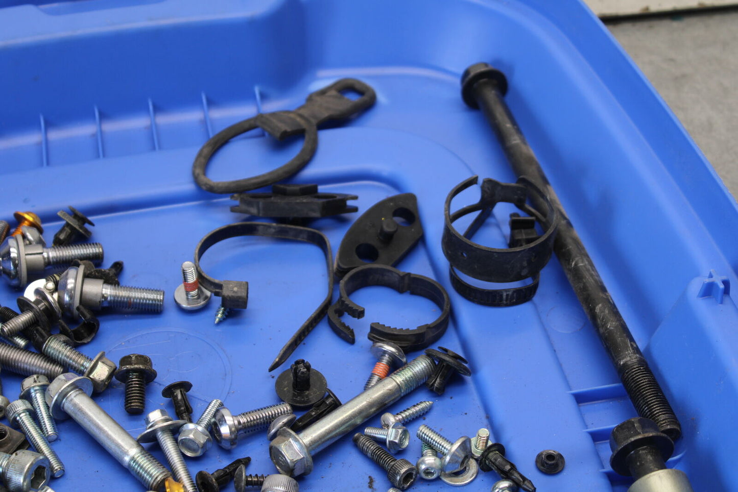08-16 YAMAHA YZF R6 ENGINE MOUNTING BOLTS HARDWARE MOTOR SCREWS BB665