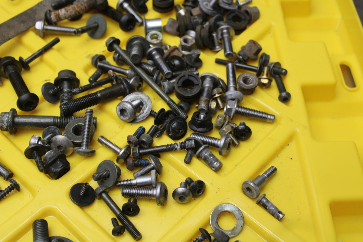 05 YAMAHA YZF R6 MOUNTING BOLTS HARDWARE MOTOR SCREWS BB858