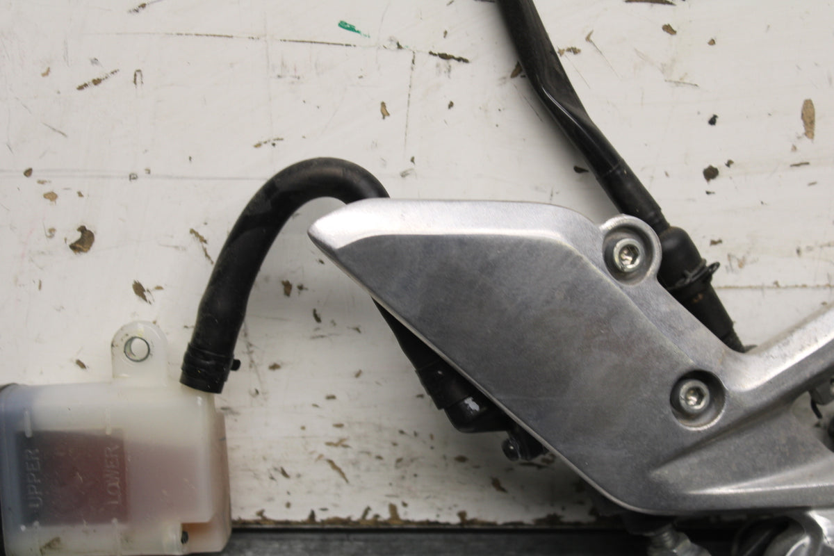 15-16 HONDA CB300F RIGHT REARSET REAR SET DRIVER FOOT PEG REST STOP BB740