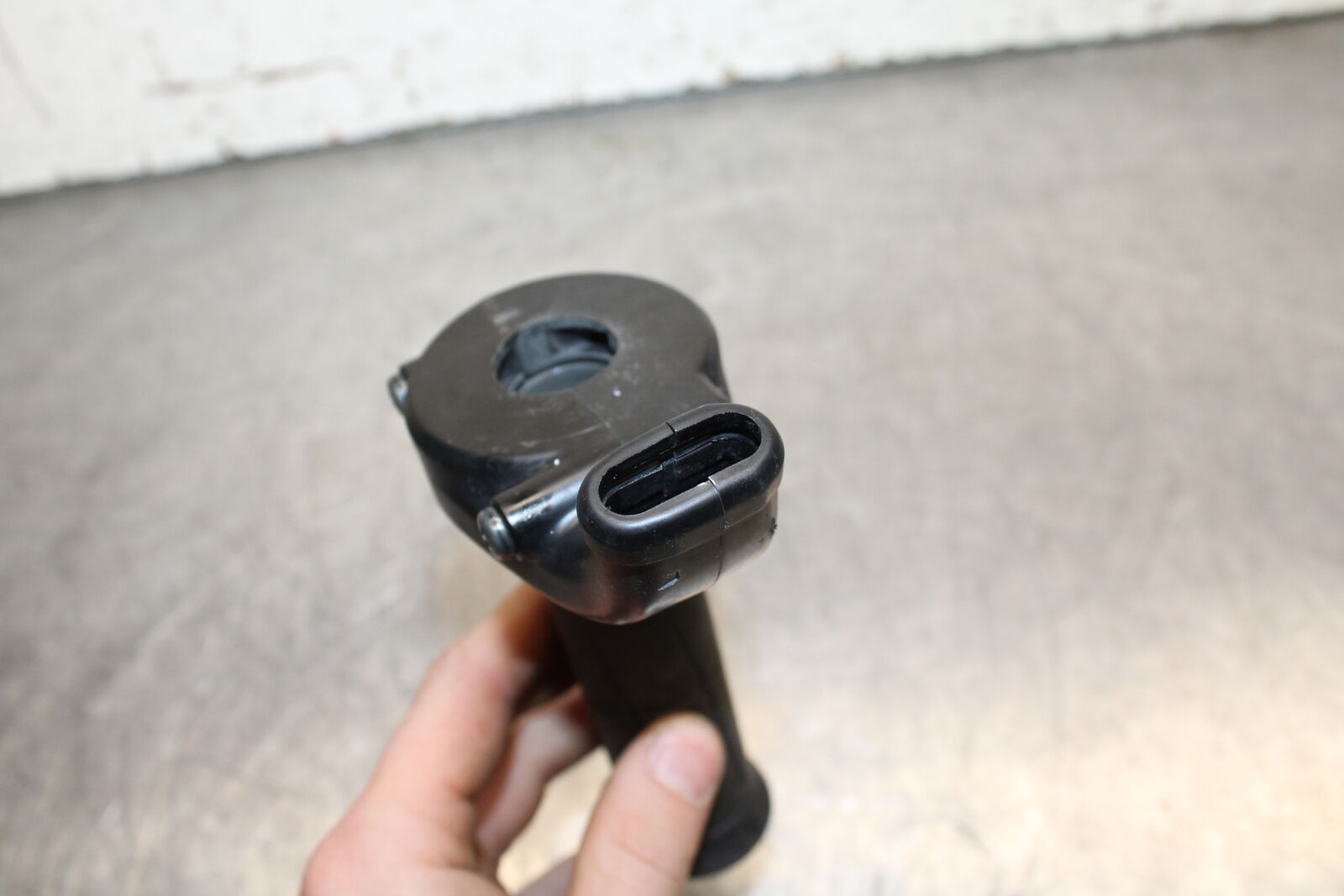 13-17 KAWASAKI NINJA ZX6R ZX636E THROTTLE CABLE LINE HOUSING GUIDE BB735