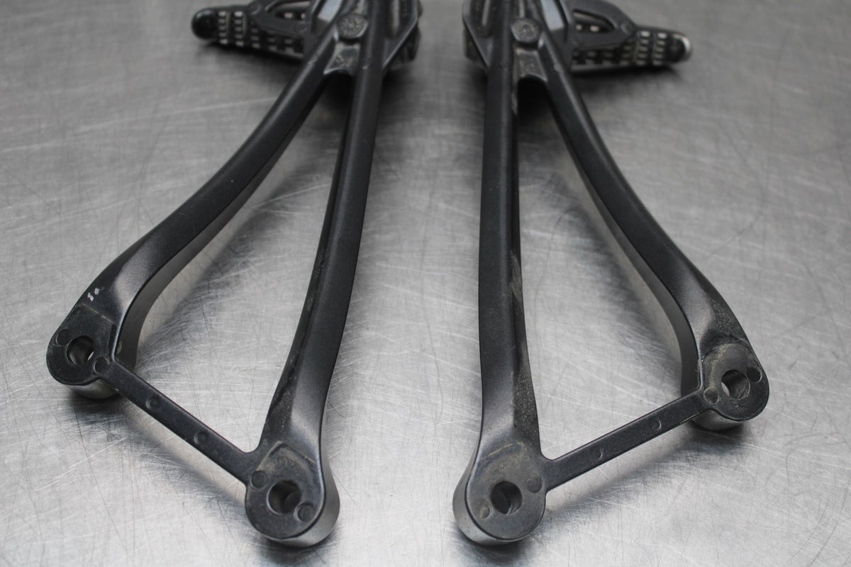 08 KAWASAKI NINJA ZX10R REAR BACK PASSENGER PEG SET PAIR BB902