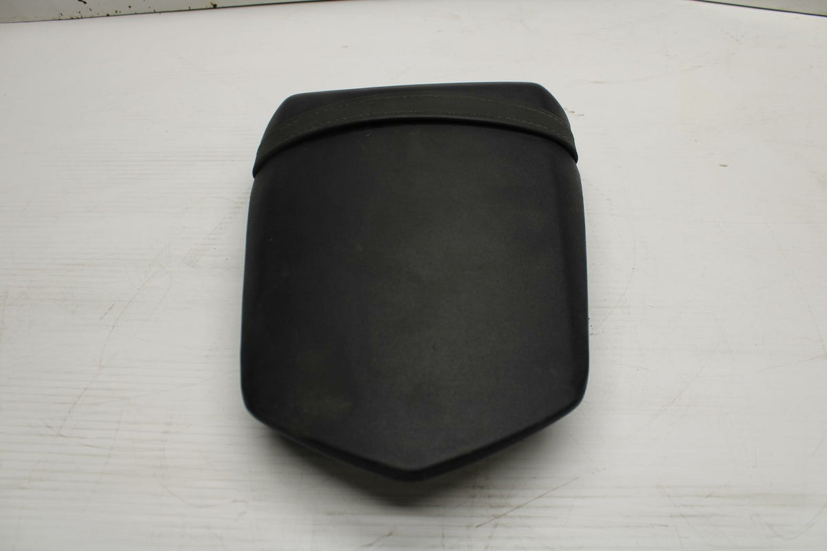 06 YAMAHA YZF R1 REAR BACK PASSENGER TANDEM SEAT PAD SADDLE PILLION BB282