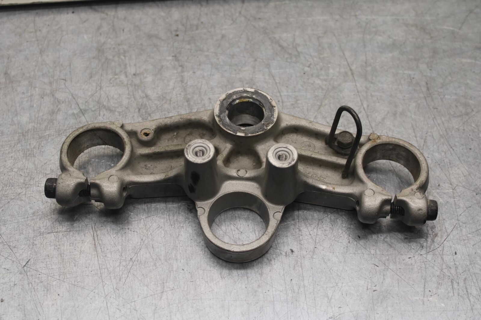 1988 Yamaha FZ600 FORKS UPPER TRIPLE TREE CLAMP BB601