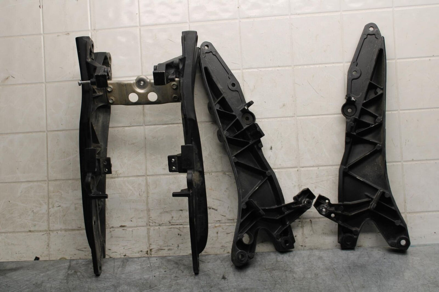 06-07 SUZUKI GSXR600 750 REAR BACK TAIL SUBFRAME SUB FRAME BB543