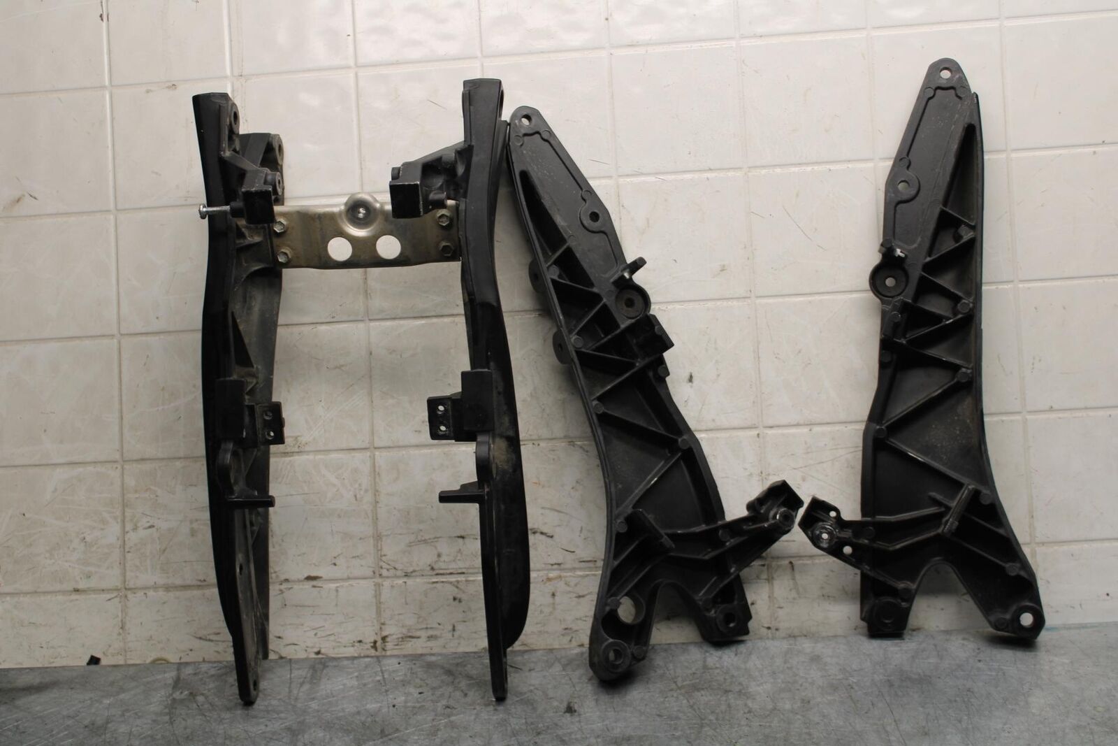 06-07 SUZUKI GSXR600 750 REAR BACK TAIL SUBFRAME SUB FRAME BB543